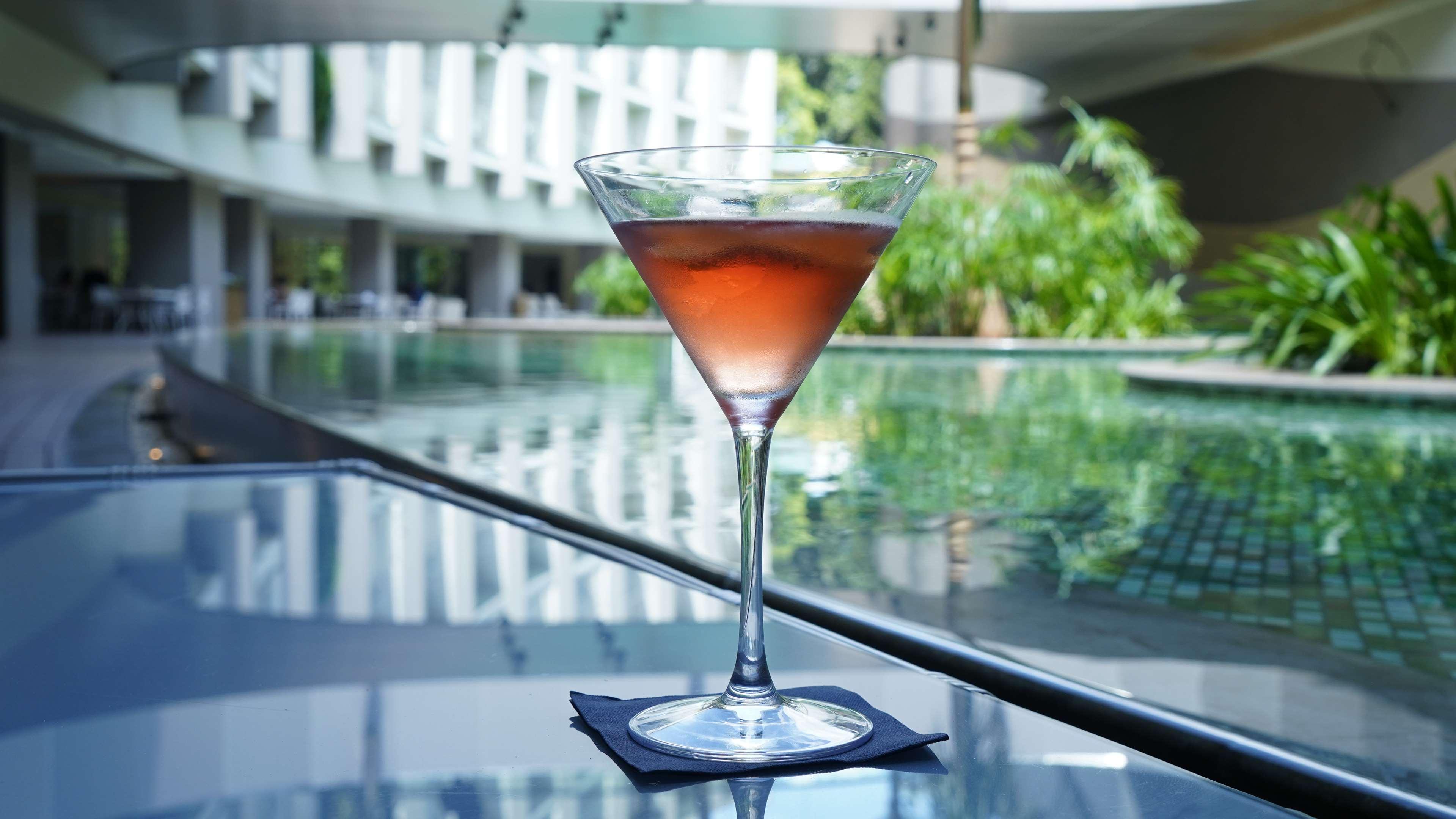 Radisson Blu Hotel & Residence Nairobi Arboretum Zewnętrze zdjęcie A cosmopolitan cocktail