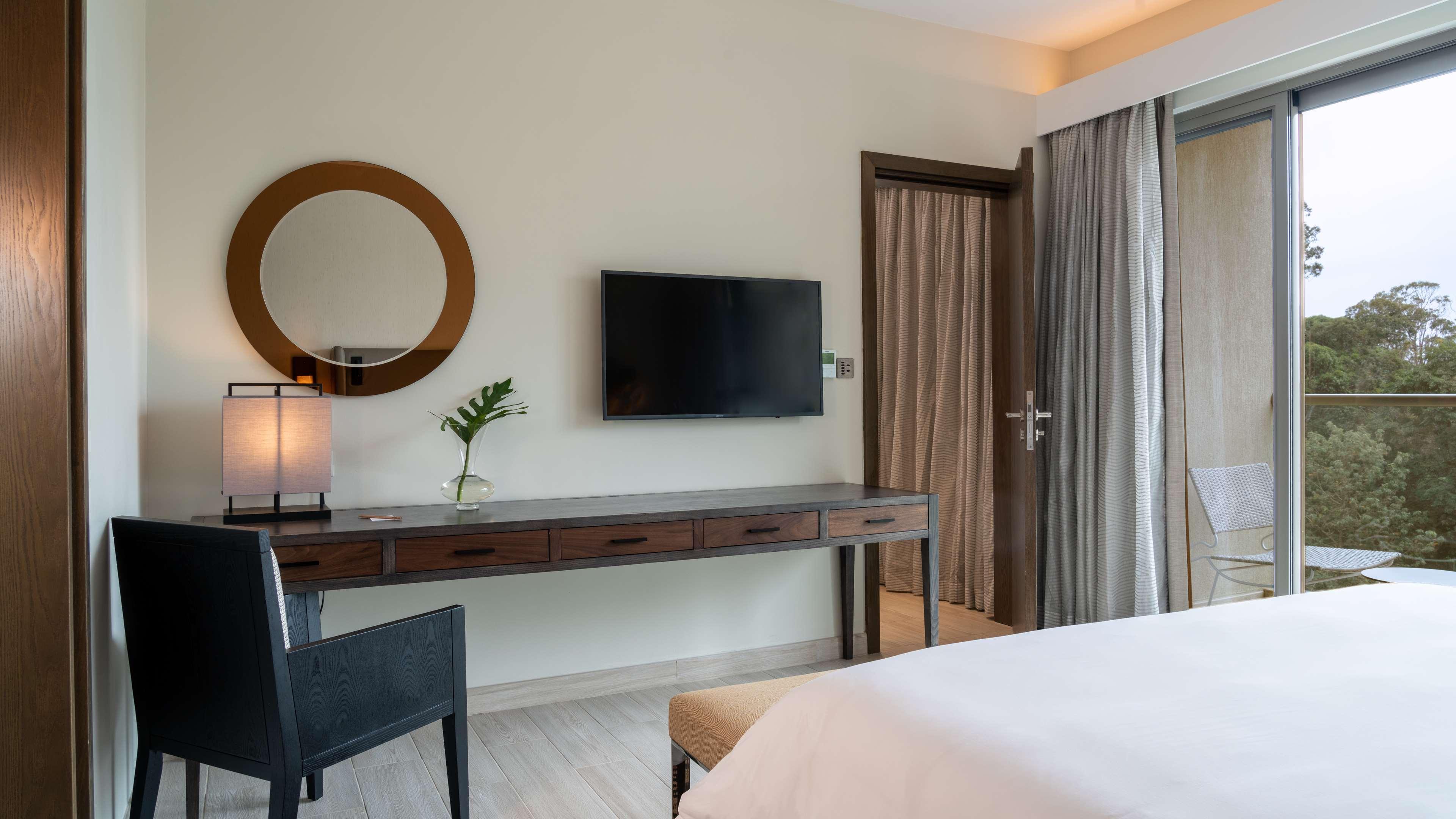 Radisson Blu Hotel & Residence Nairobi Arboretum Zewnętrze zdjęcie A bedroom at the hotel