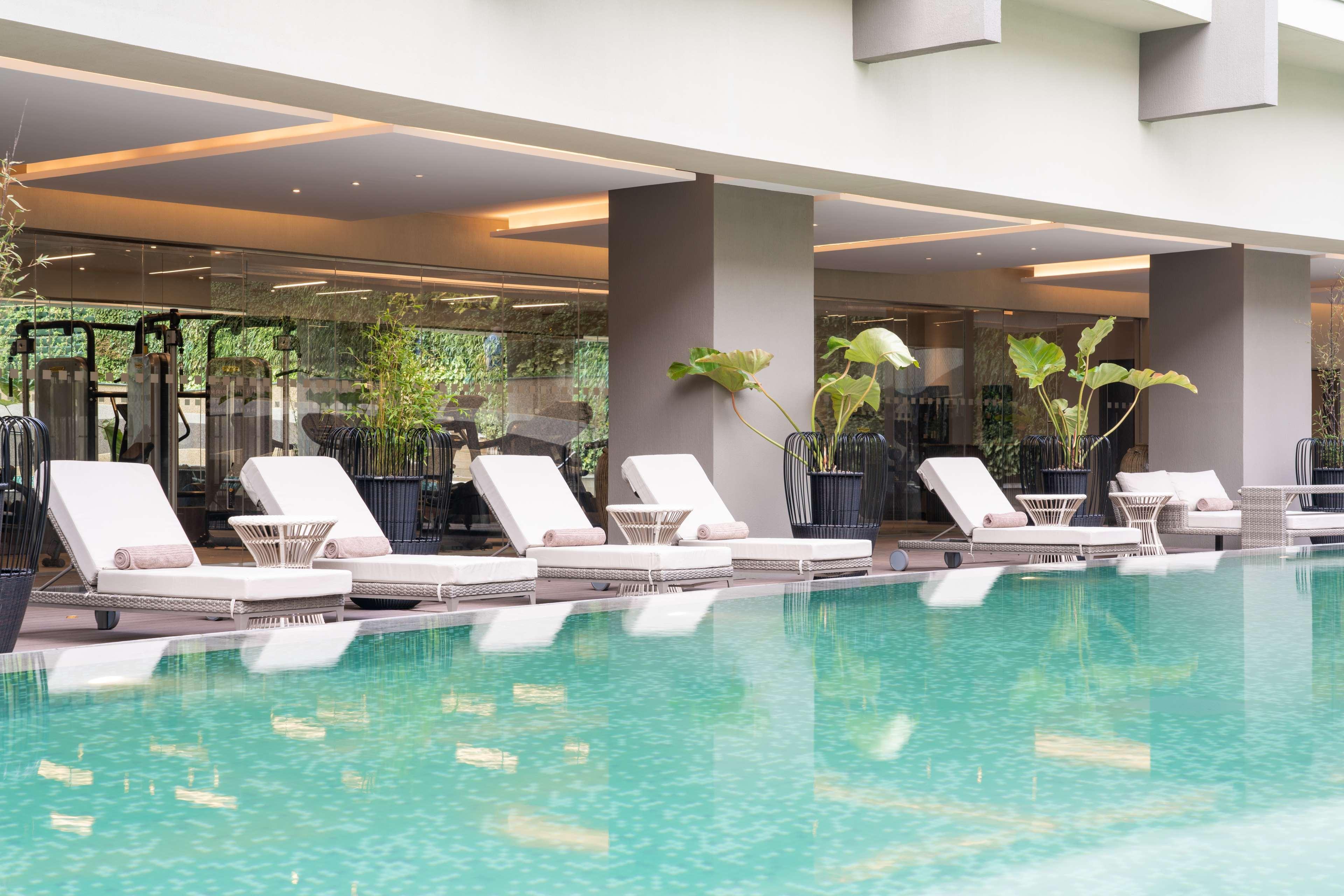 Radisson Blu Hotel & Residence Nairobi Arboretum Zewnętrze zdjęcie The swimming pool at the hotel