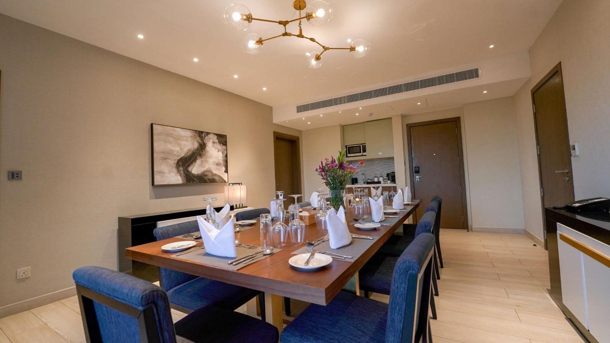 Radisson Blu Hotel & Residence Nairobi Arboretum Zewnętrze zdjęcie A dining room at the hotel