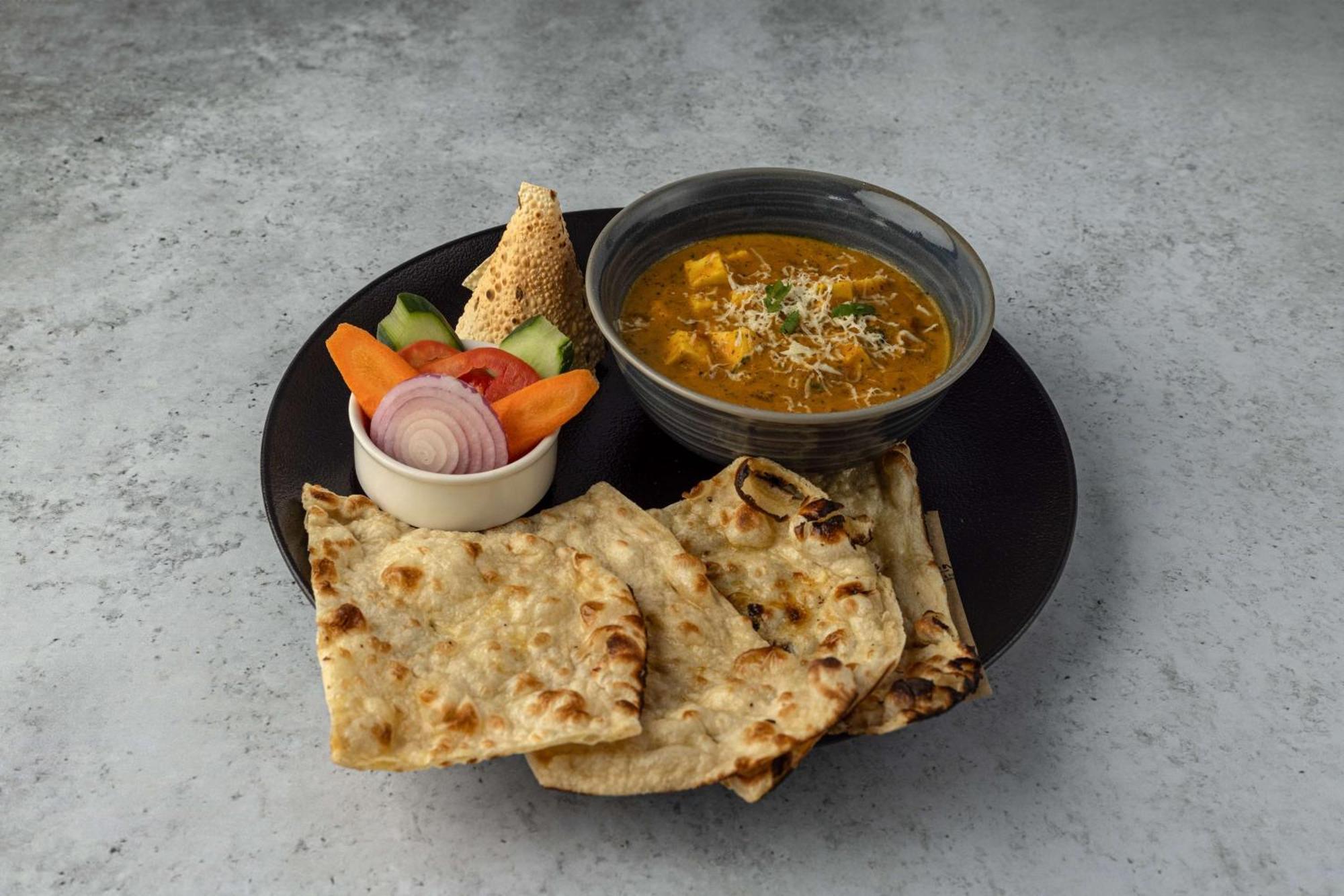 Radisson Blu Hotel & Residence Nairobi Arboretum Zewnętrze zdjęcie Naan with paneer masala