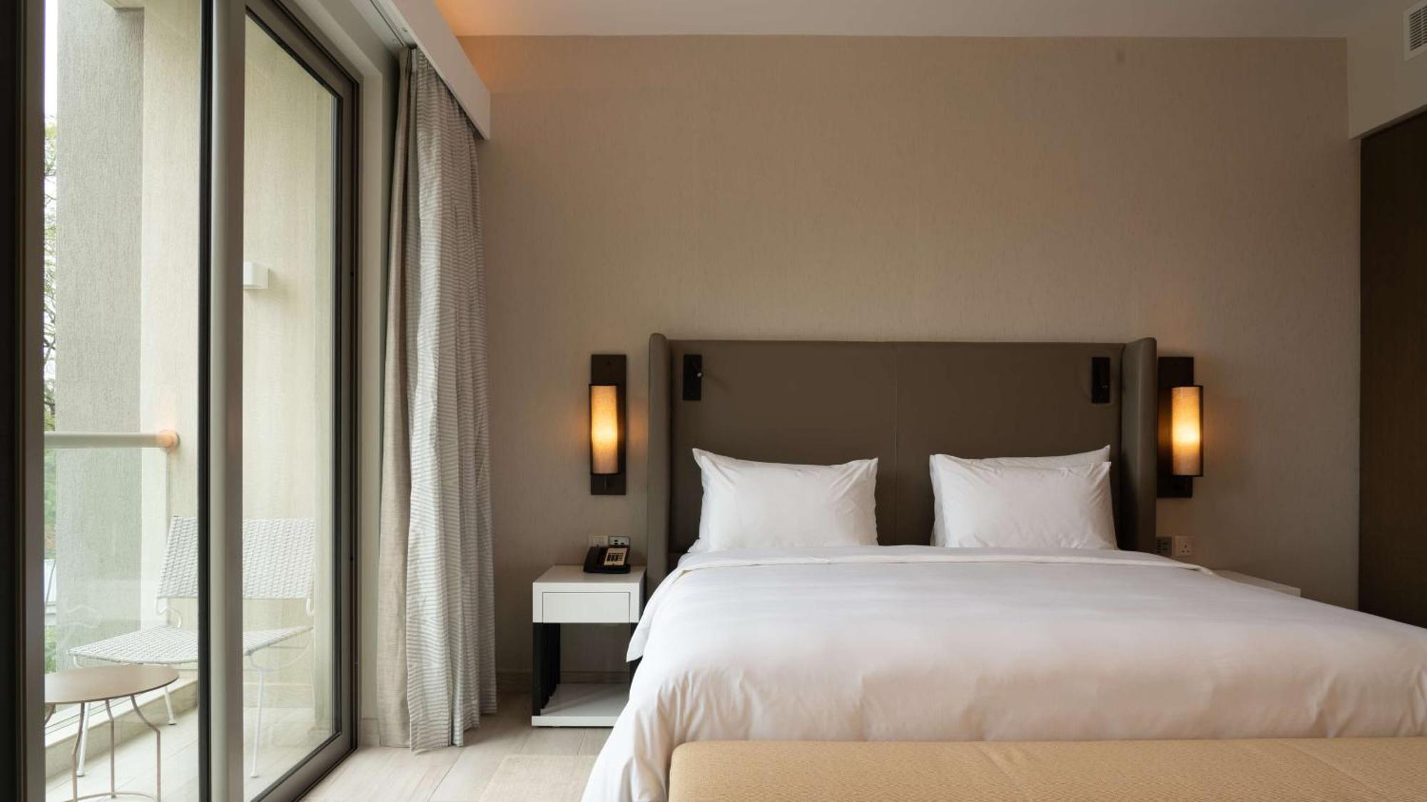 Radisson Blu Hotel & Residence Nairobi Arboretum Zewnętrze zdjęcie A bedroom at the hotel