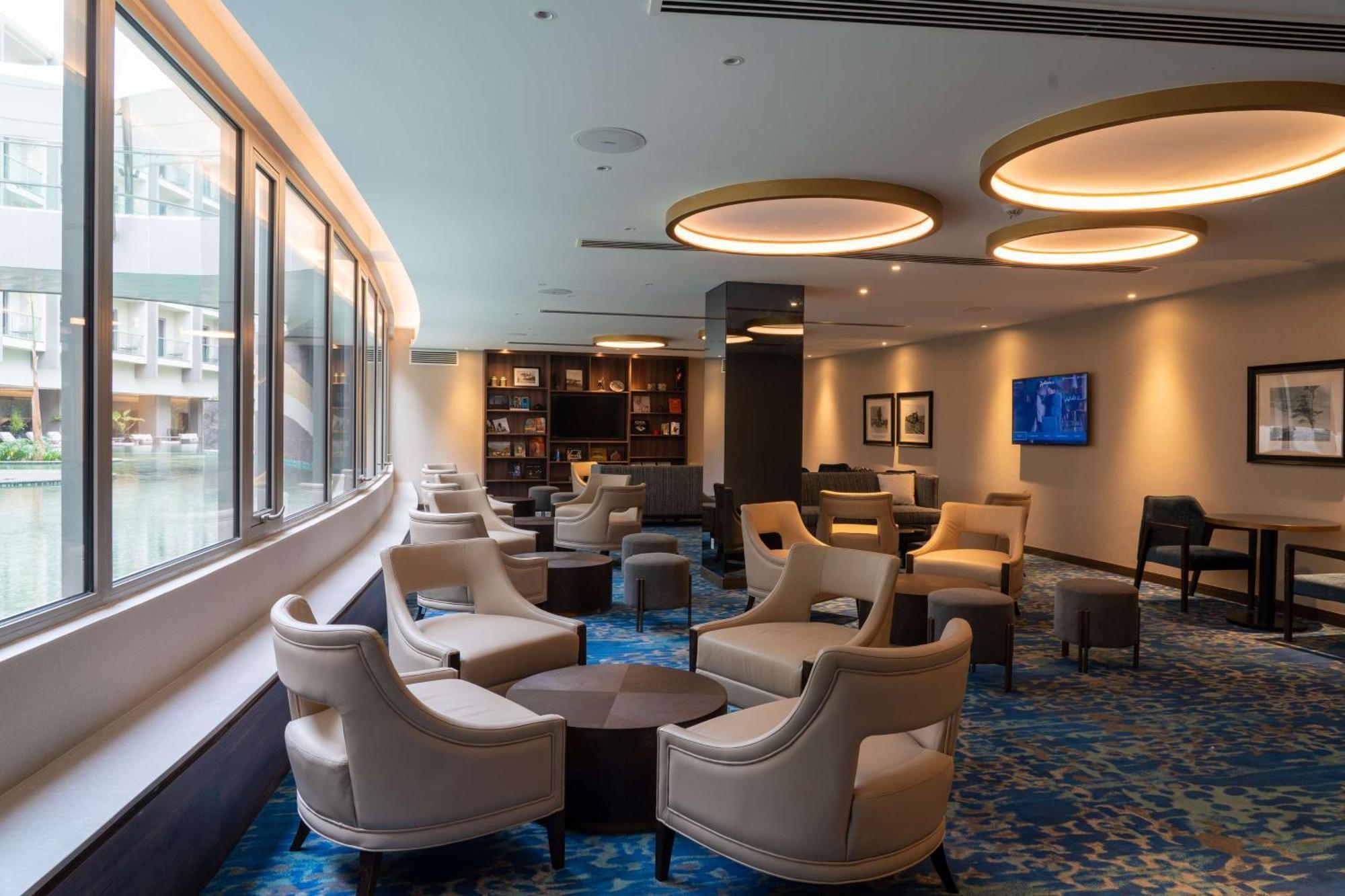 Radisson Blu Hotel & Residence Nairobi Arboretum Zewnętrze zdjęcie The Club lounge at London Heathrow Airport